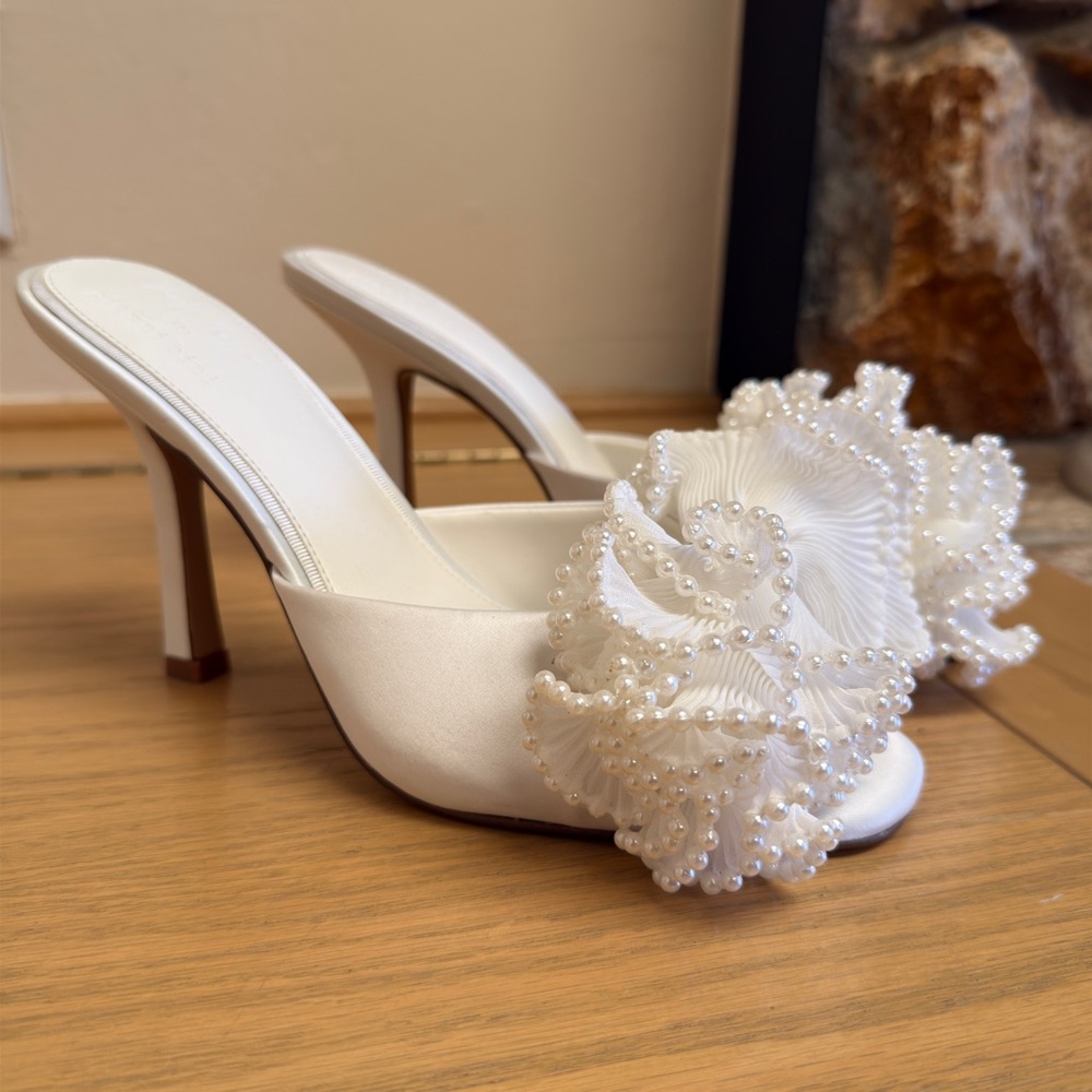 Gianni Bini x Venita Aspen Harlow Pearl Bow Dress Sandals